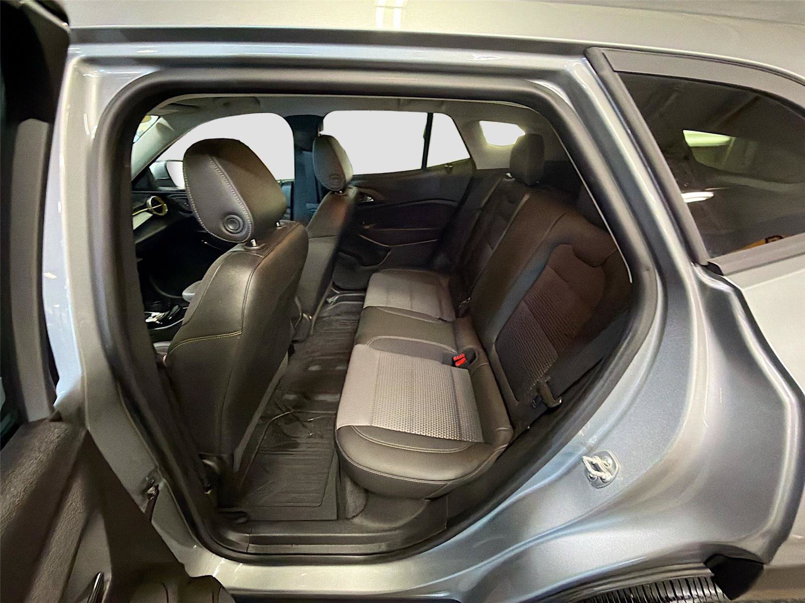 Used 2025 Chevrolet Trax LT w/ Driver Confidence Package FWD image 10