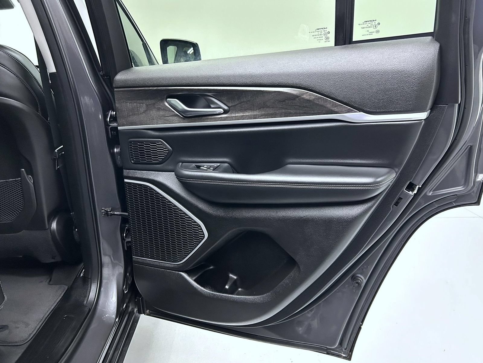 Used 2022 Jeep Grand Cherokee Limited AWD/4WD image 17