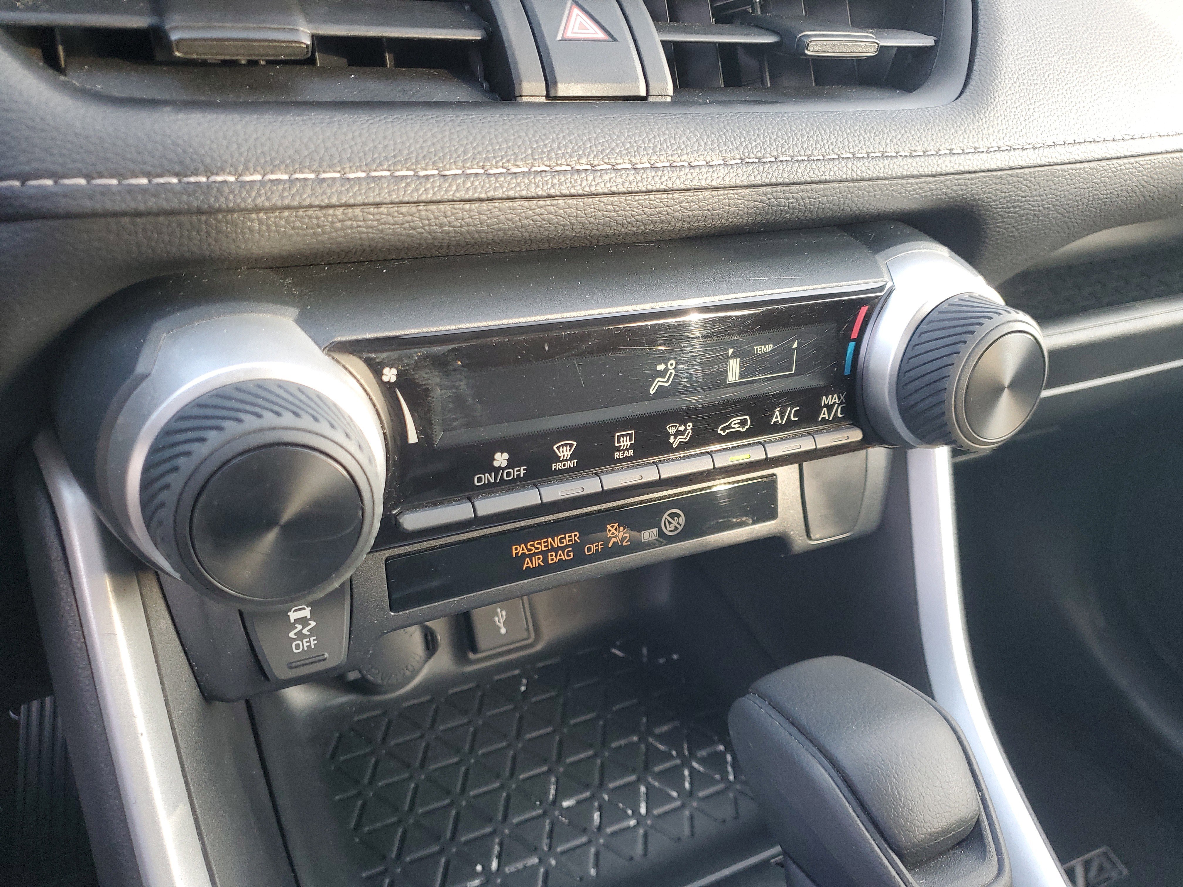 Used 2022 Toyota RAV4 LE image 26