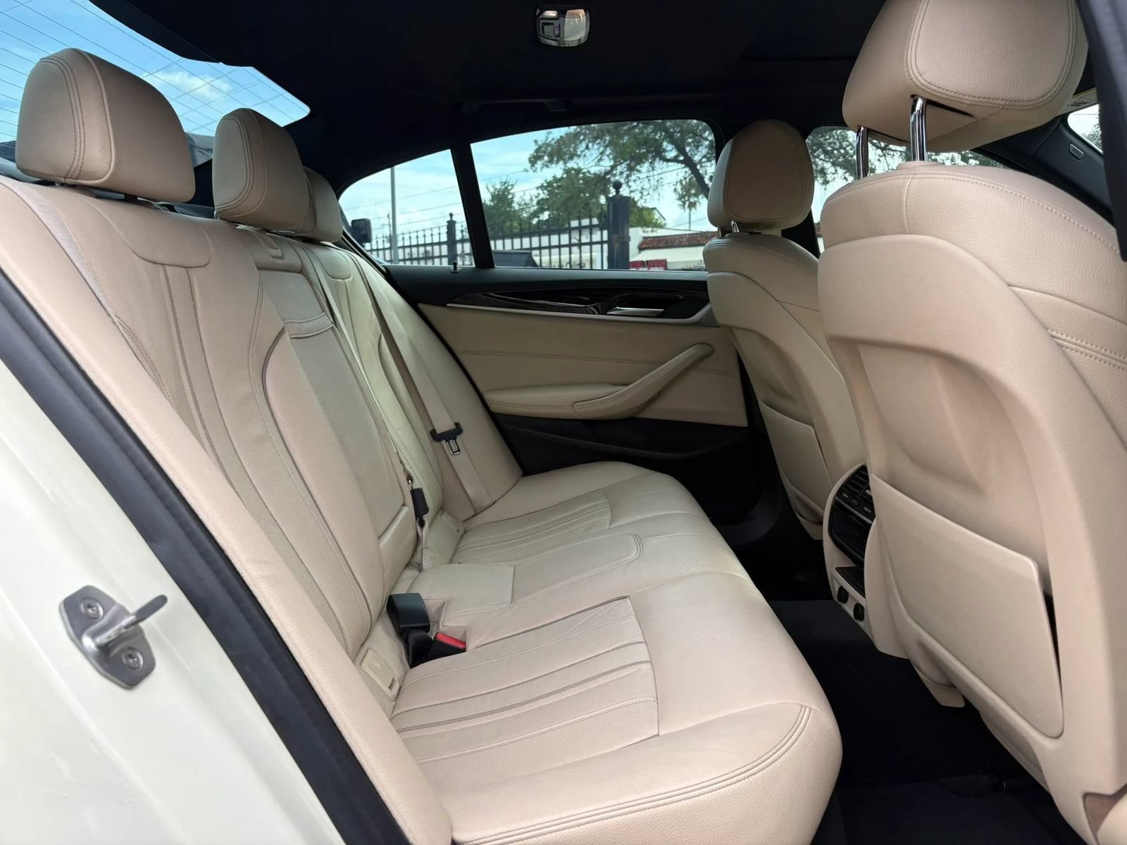 Used 2019 BMW 530i xDrive w/ Convenience Package AWD/4WD image 16