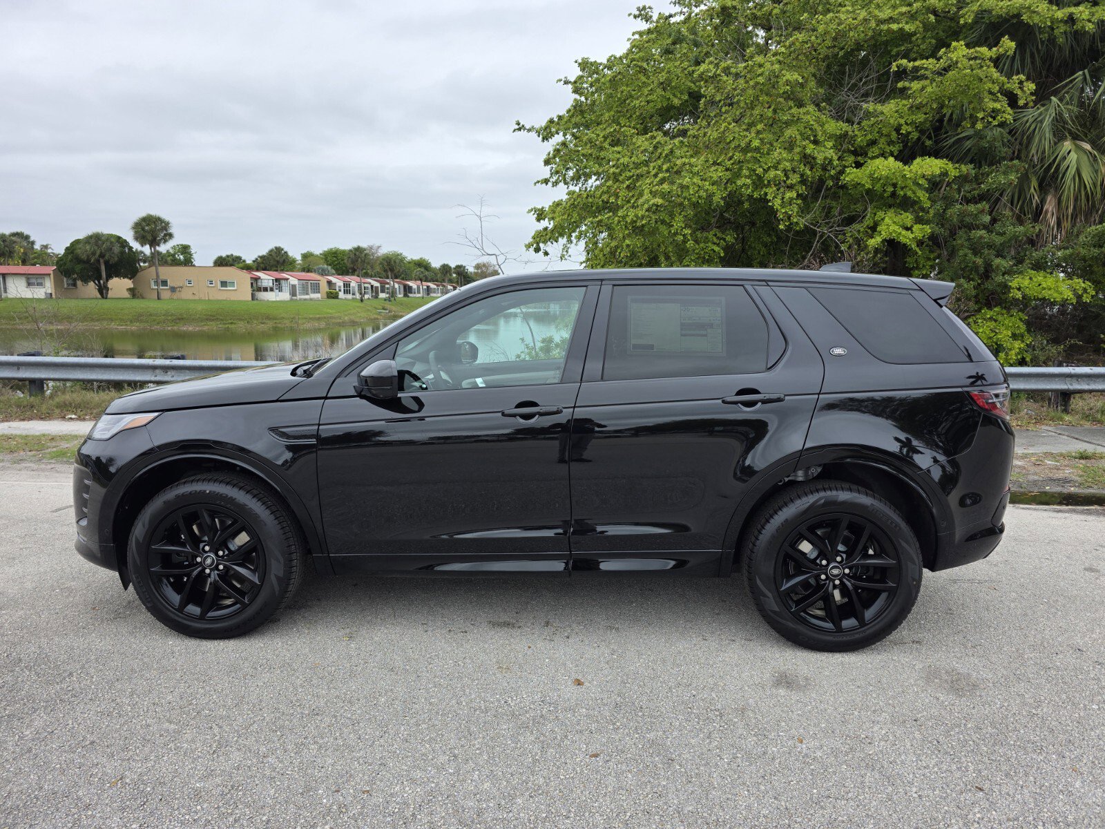 New 2026 Land Rover Discovery Sport Landmark AWD/4WD image 7