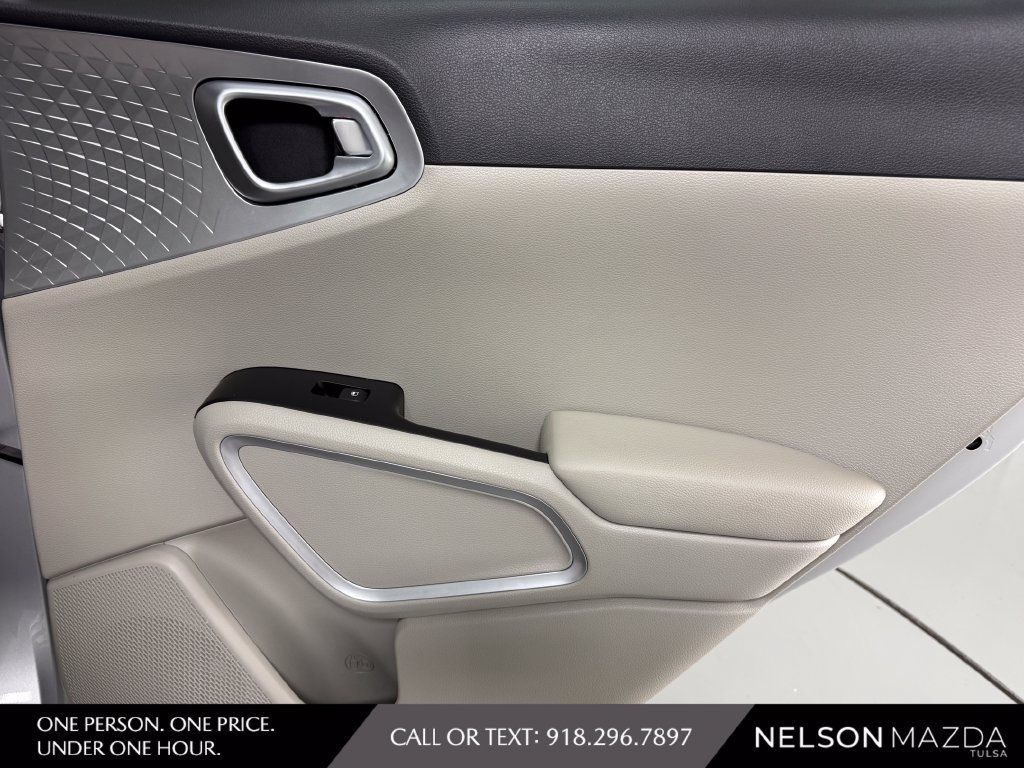 Used 2020 Kia Soul LX FWD image 37