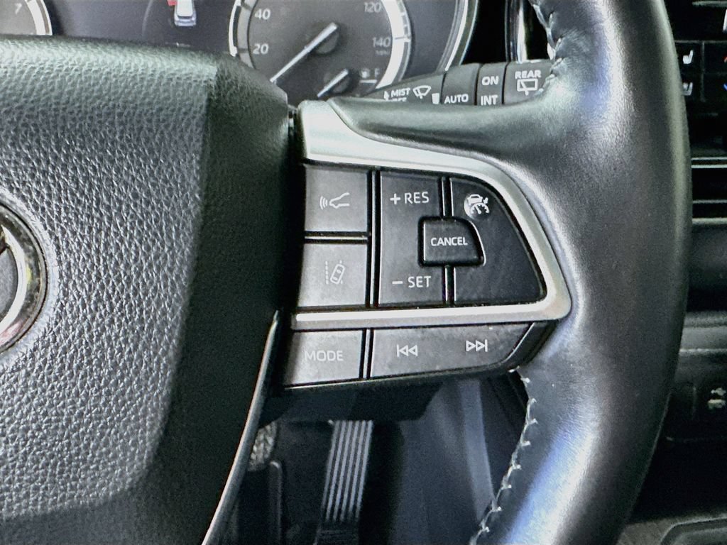 Used 2022 Toyota Highlander Platinum FWD image 27