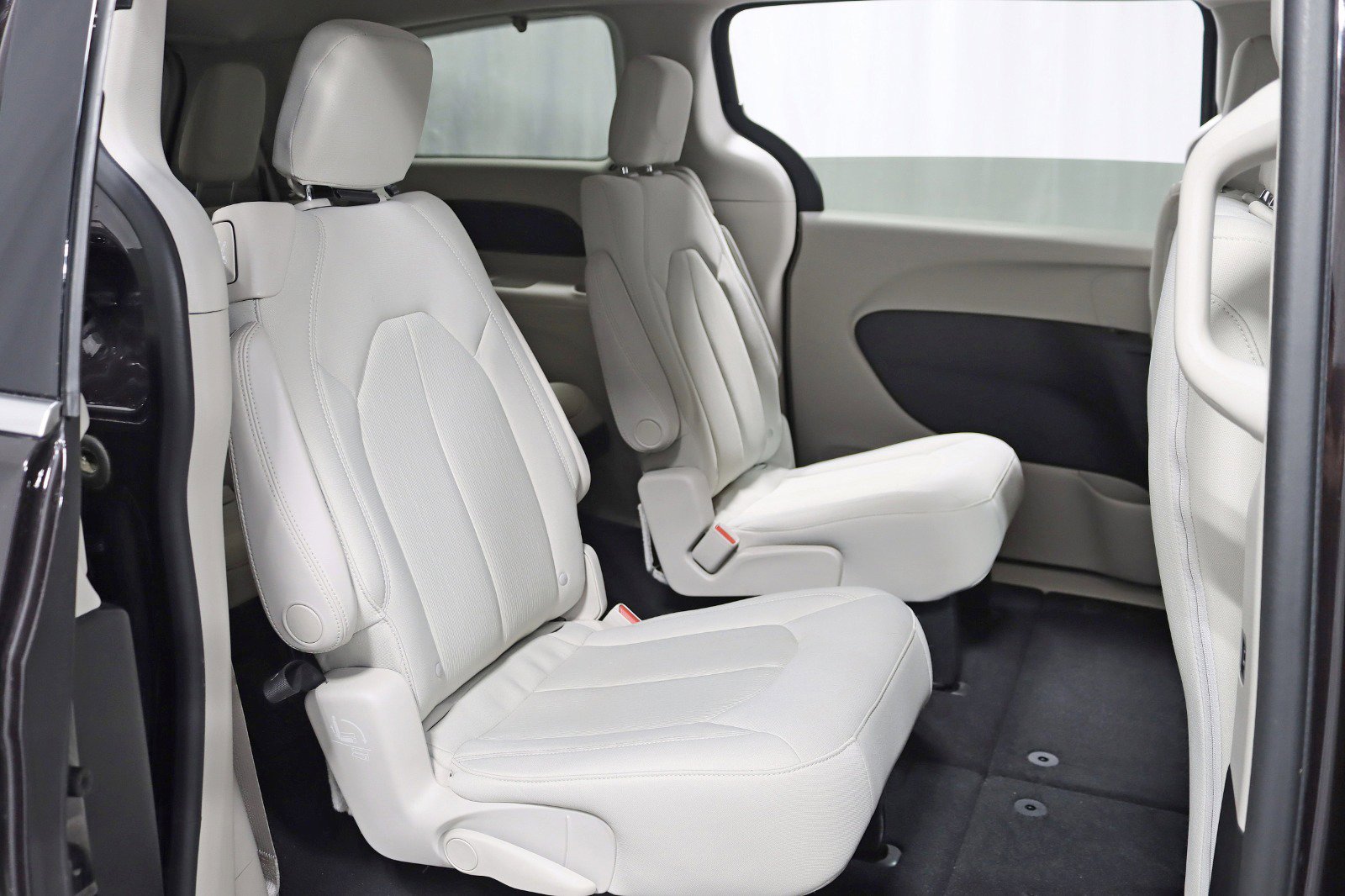 Used 2017 Chrysler Pacifica Touring image 25