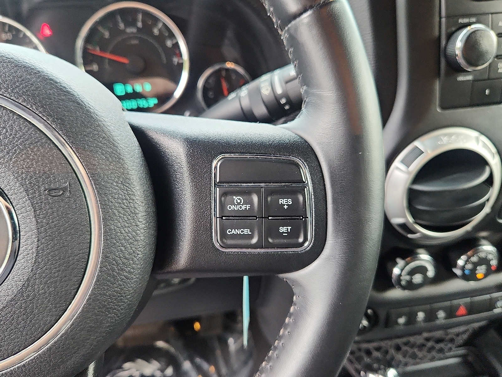 Used 2016 Jeep Wrangler Unlimited Sahara w/ Dual Top Group AWD/4WD image 20