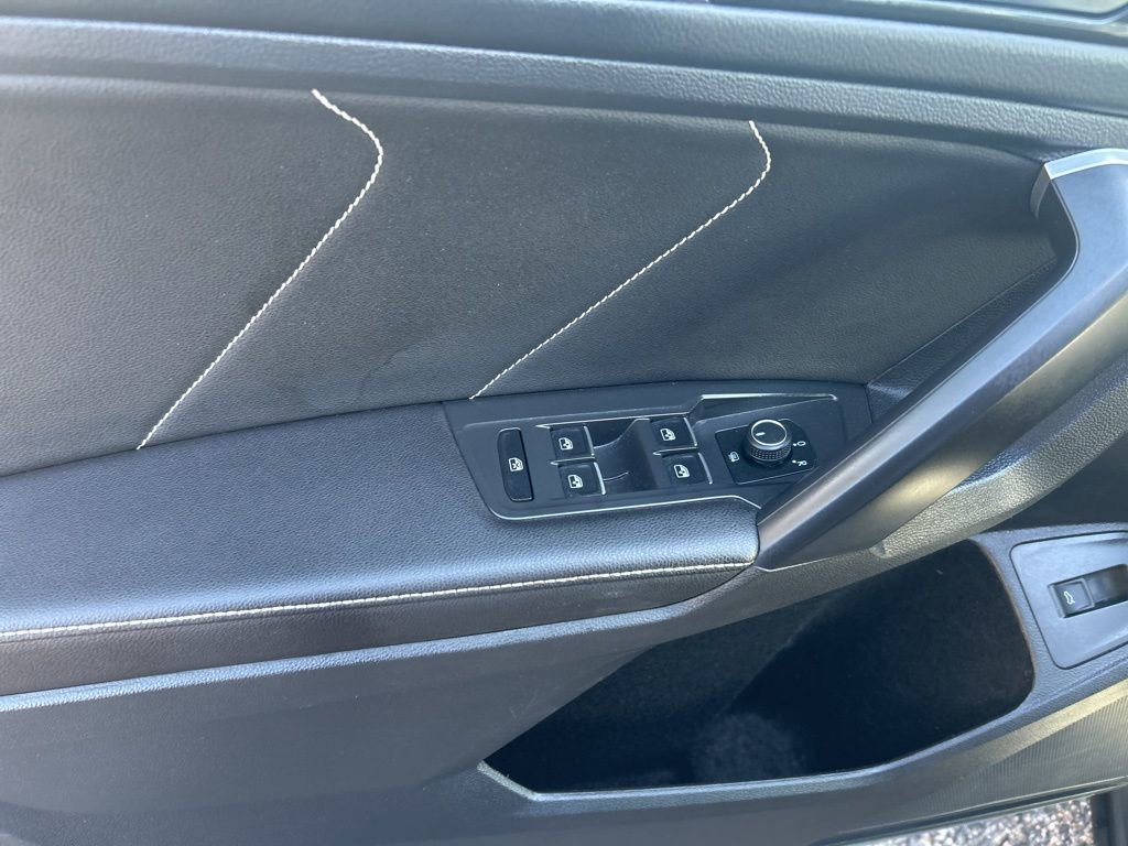 Used 2024 Volkswagen Tiguan SE image 15