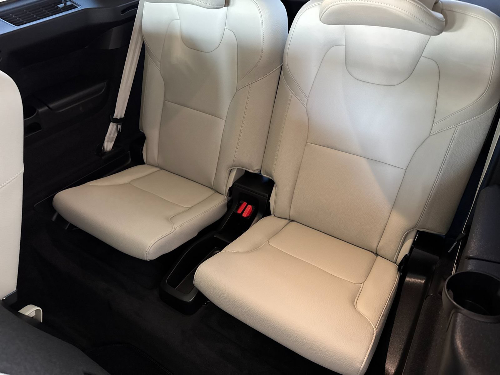 Certified 2024 Volvo XC90 T8 Plus w/ Protection Package Premier AWD/4WD image 19