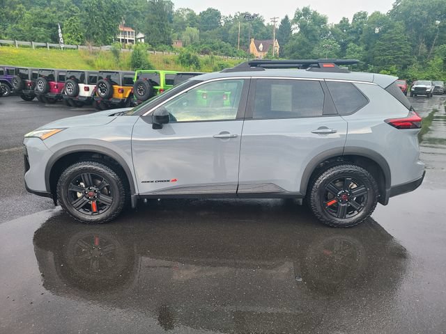 Used 2025 Nissan Rogue SV AWD/4WD image 2