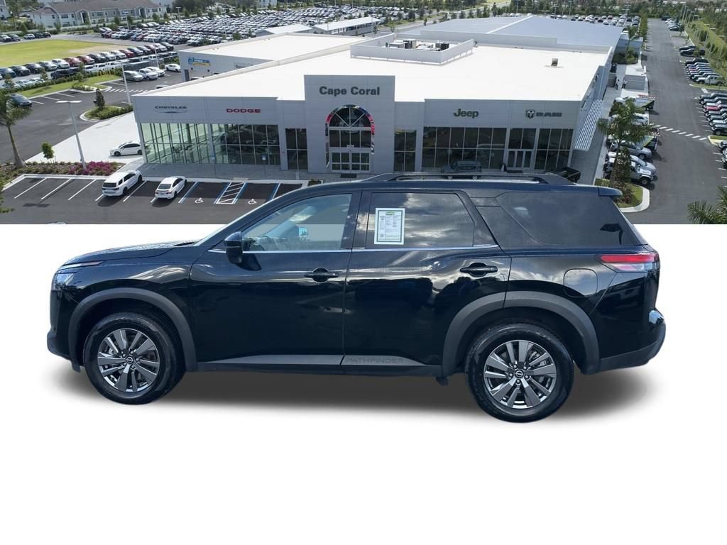 Used 2025 Nissan Pathfinder SV FWD image 8