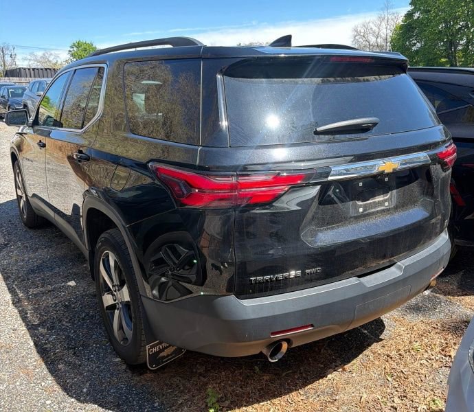 Used 2023 Chevrolet Traverse LT w/ LT Premium Package AWD/4WD image 3