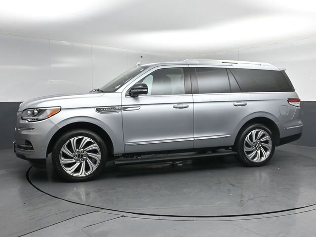 Certified 2023 Lincoln Navigator Reserve AWD/4WD image 4