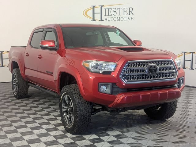 Used 2017 Toyota Tacoma TRD Sport w/ Tow Package RWD image 2