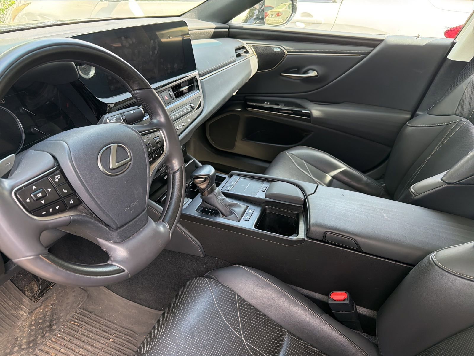 Used 2022 Lexus ES 300h w/ Accessory Package image 5