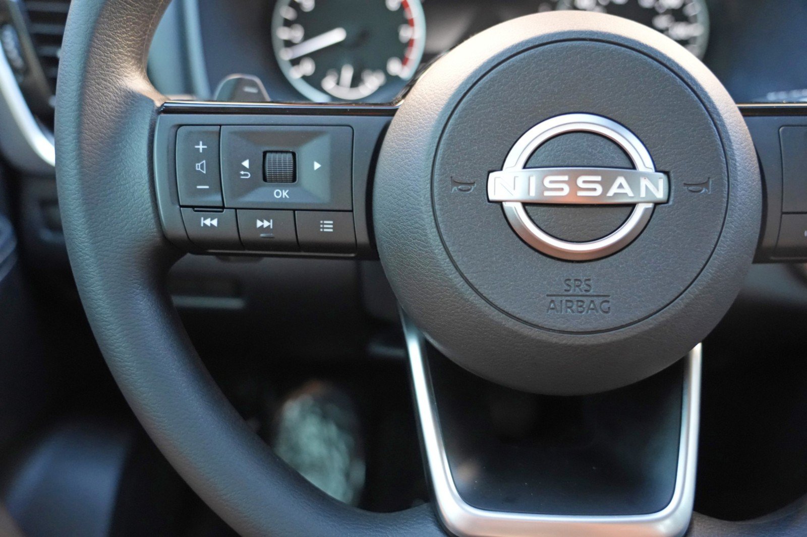 Used 2022 Nissan Rogue SV AWD/4WD image 19