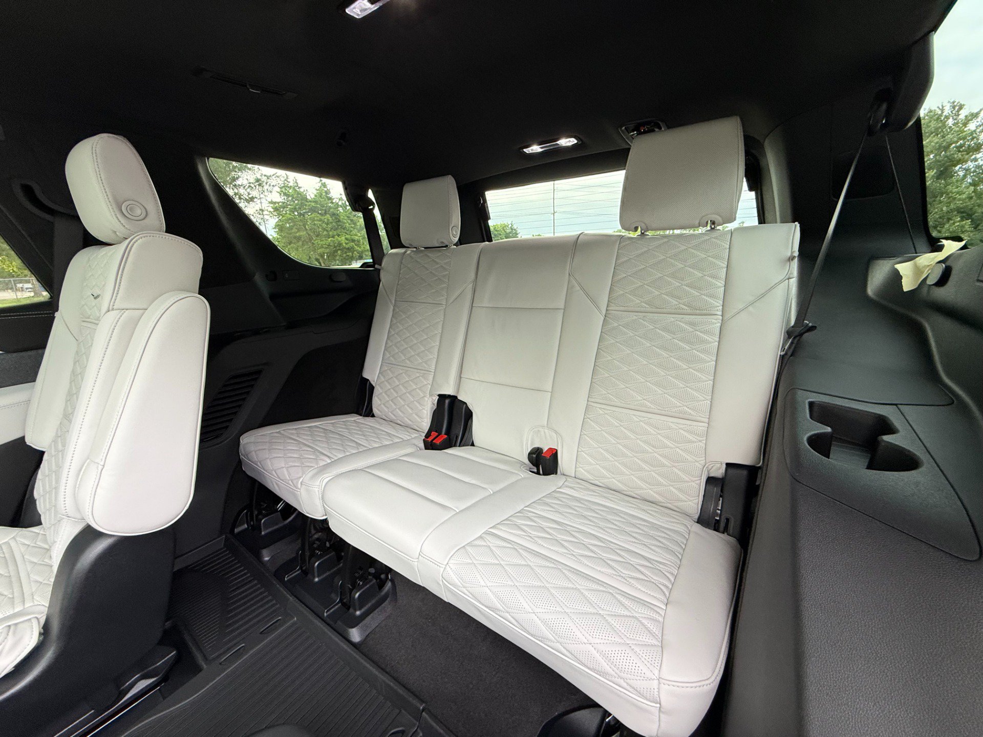 Used 2025 Cadillac Escalade Sport Platinum w/ LPO, Floor Liner Package AWD/4WD image 28