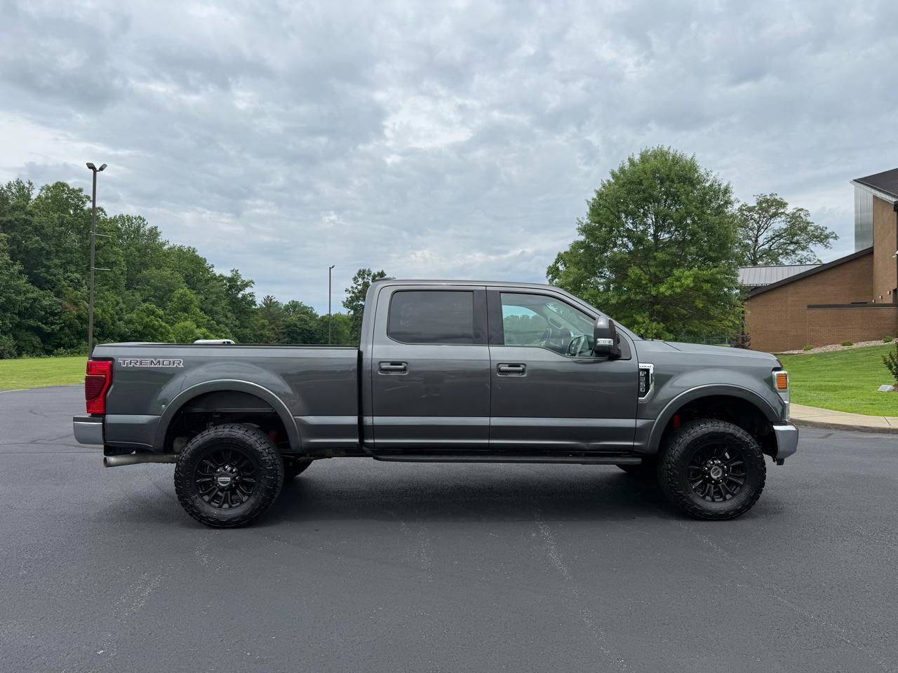 Used 2020 Ford F250 Lariat w/ Tremor Off-Road Package AWD/4WD image 4