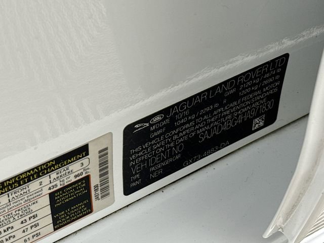 Used 2017 Jaguar XE Premium image 31