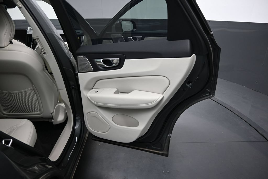 New 2026 Volvo XC60 B5 Ultra w/ Climate Package AWD/4WD image 17