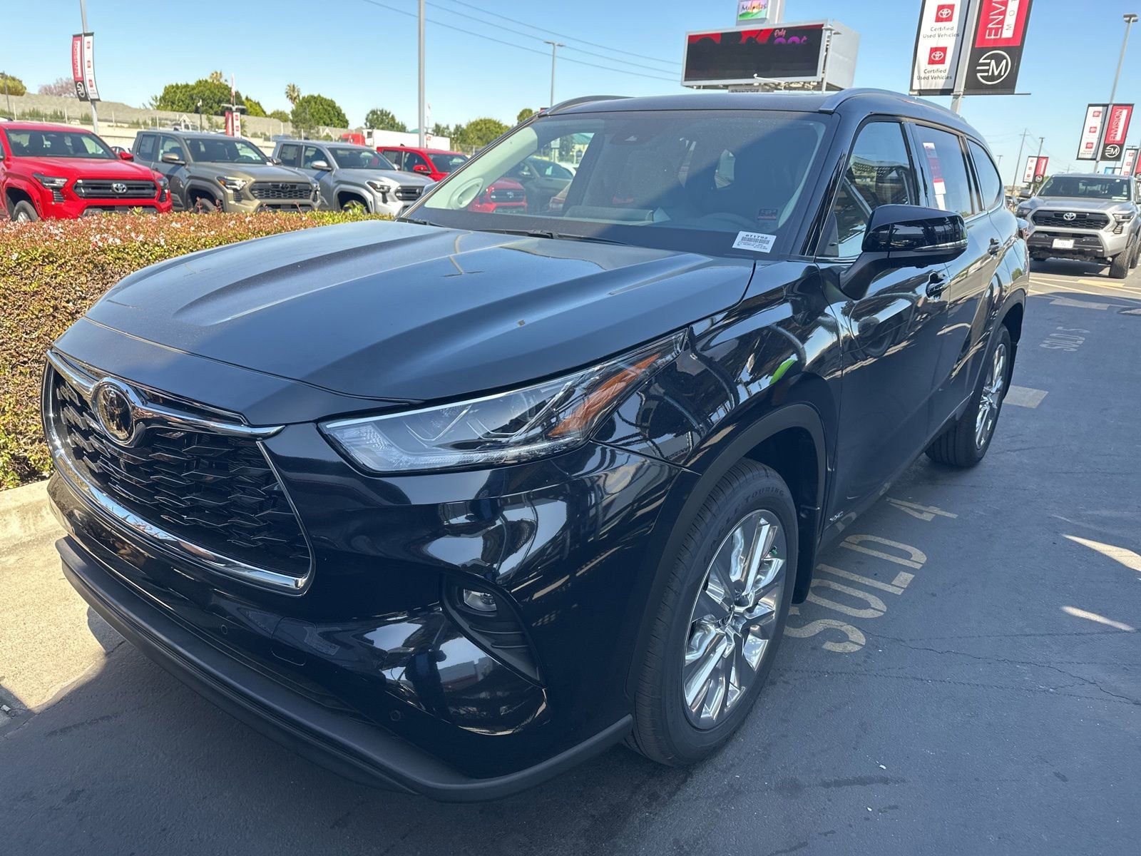 Certified 2026 Toyota Highlander Limited AWD/4WD image 2