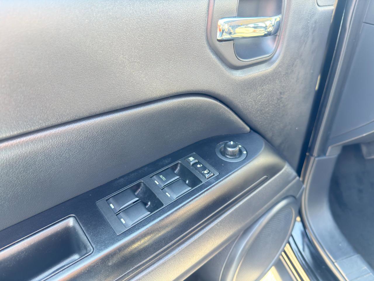 Used 2015 Jeep Patriot Latitude AWD/4WD image 33