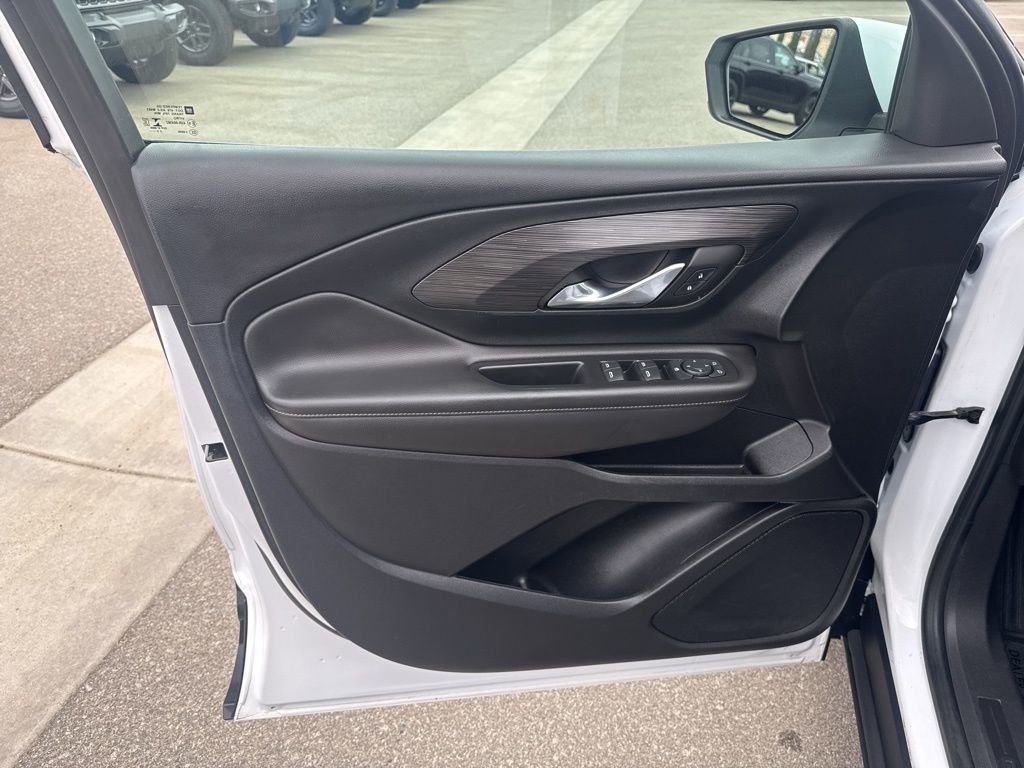 Used 2022 GMC Terrain SLE image 11