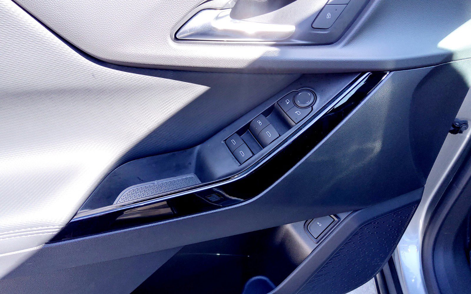 New 2025 Chevrolet Equinox LT w/ Convenience Package II image 12