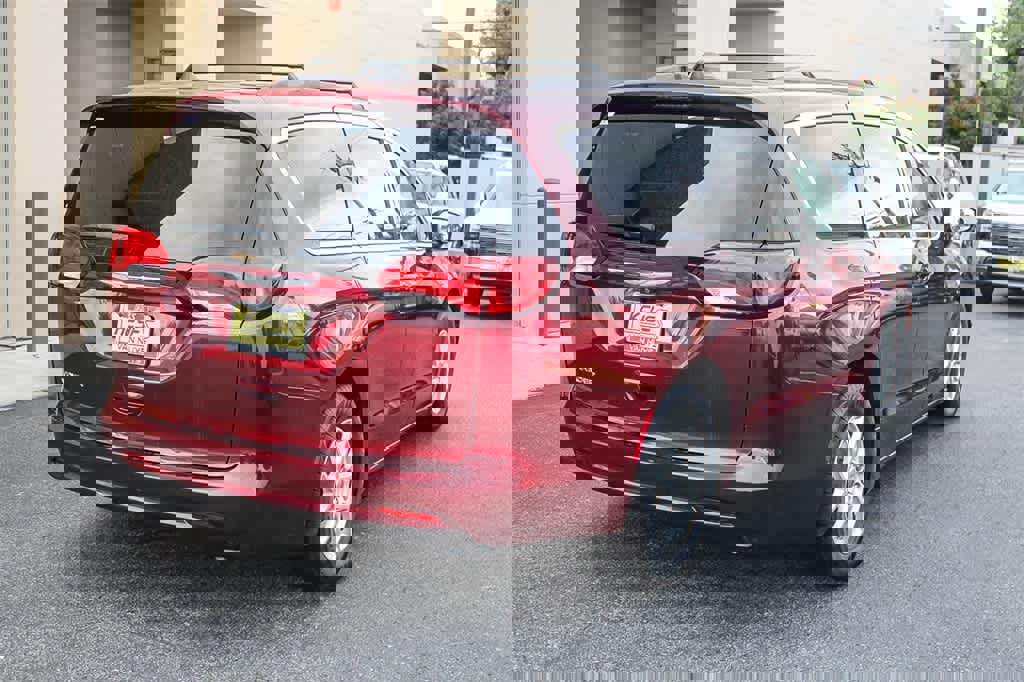 Used 2021 Chrysler Voyager Lxi image 4