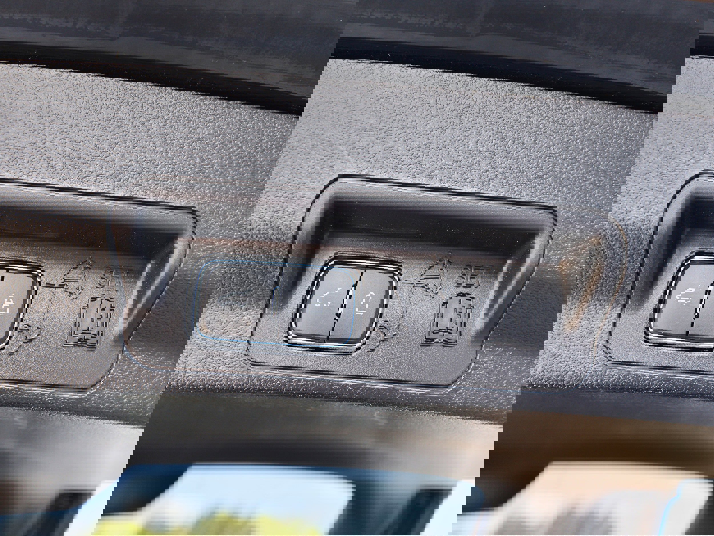 Used 2023 Ford Explorer XLT w/ Equipment Group 202A image 11