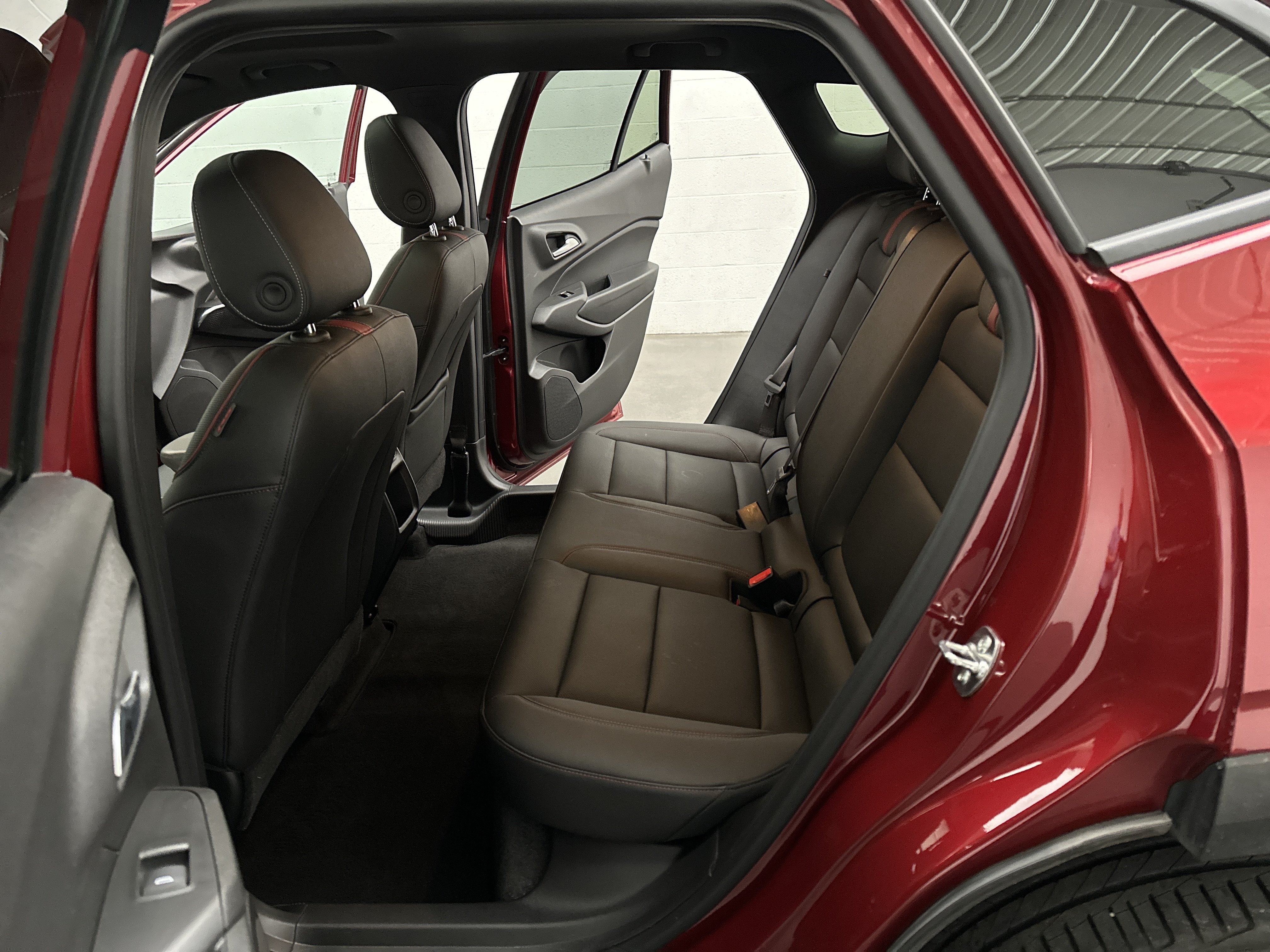 Used 2025 Chevrolet Trax RS w/ Sunroof Package FWD image 22