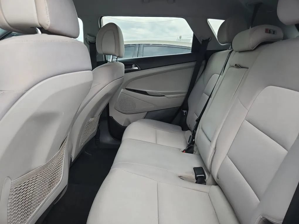 Used 2018 Hyundai Tucson SE FWD image 3