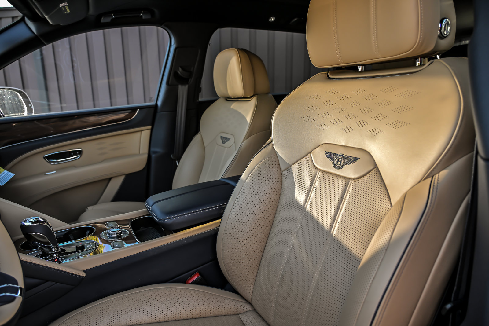 Certified 2023 Bentley Bentayga Extended Wheelbase AWD/4WD image 30