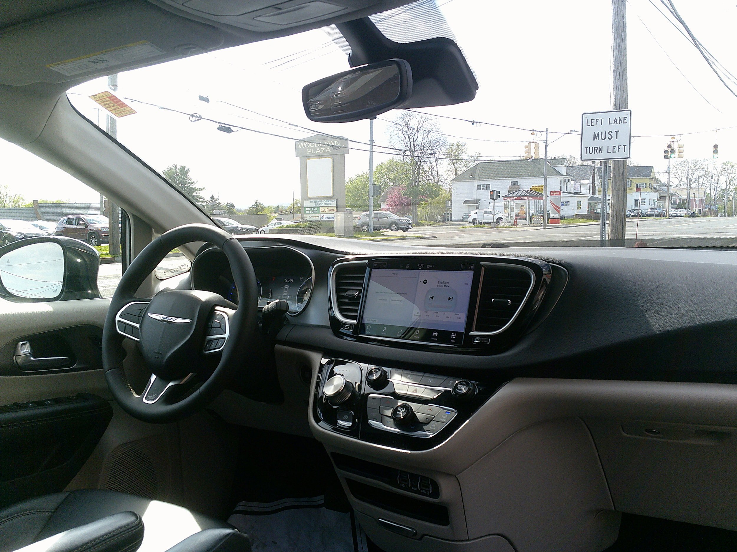 Used 2024 Chrysler Pacifica Touring-L FWD image 21