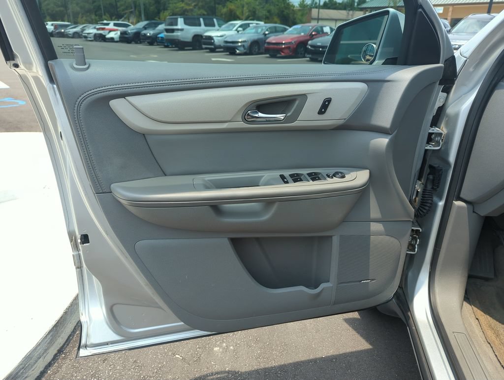 Used 2015 Chevrolet Traverse LT FWD image 18