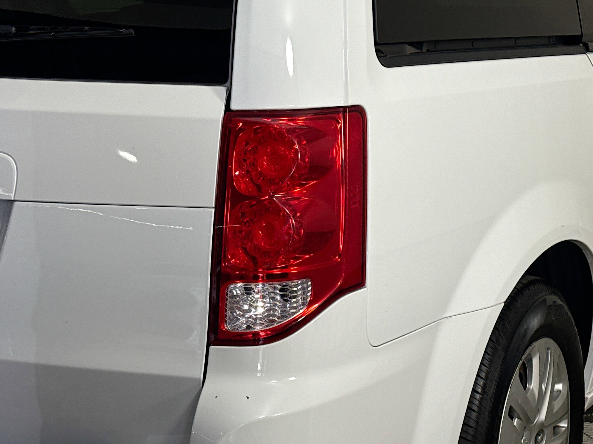 Used 2019 Dodge Grand Caravan SE image 32