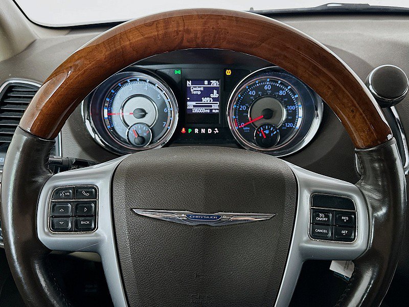 Used 2013 Chrysler Town & Country Limited w/ Luxury Group FWD image 12