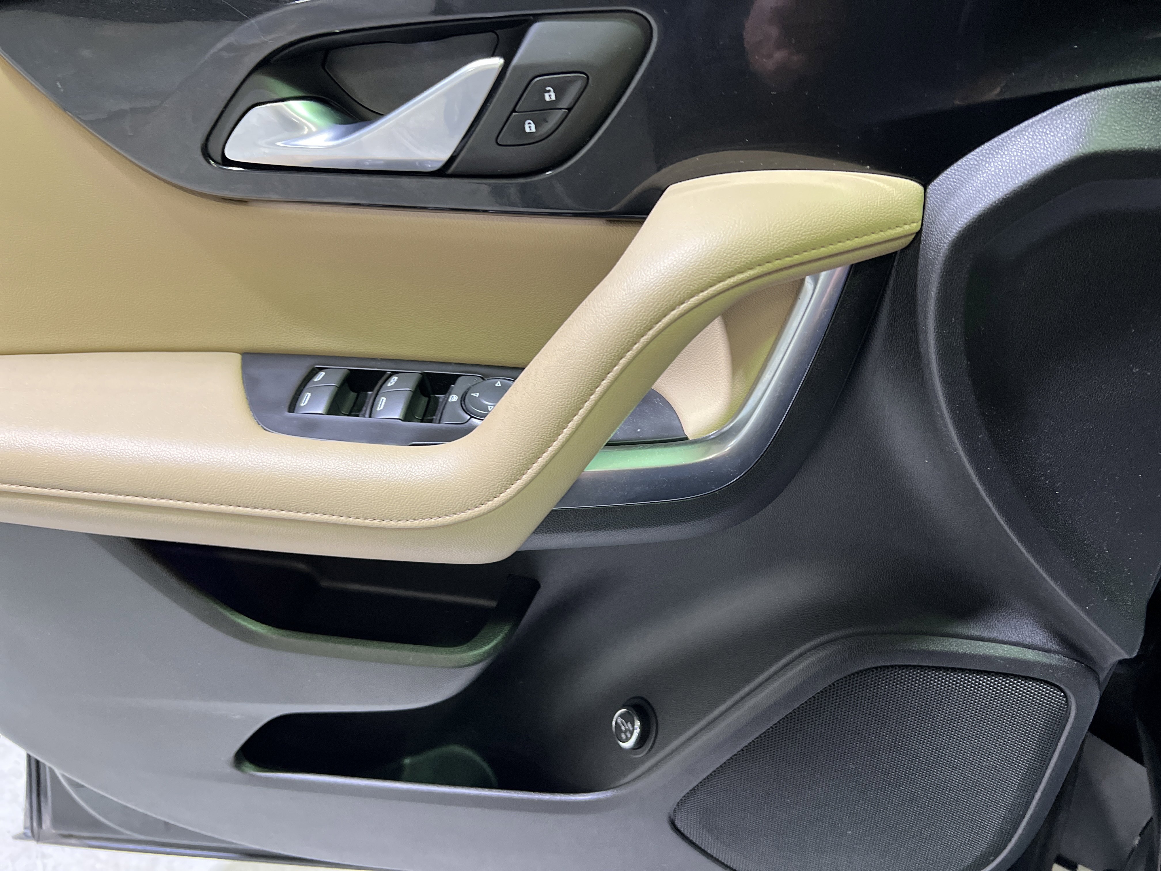 Certified 2022 Chevrolet Blazer Premier w/ LPO, Black Accent Package image 24