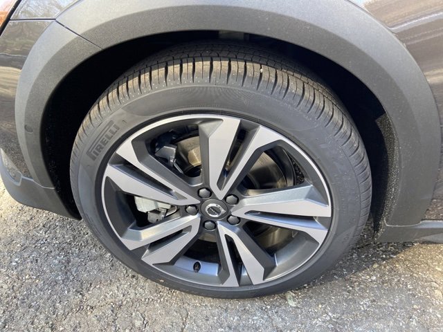 New 2025 Volvo V60 B5 Cross Country Plus w/ Protection Package Premier image 9