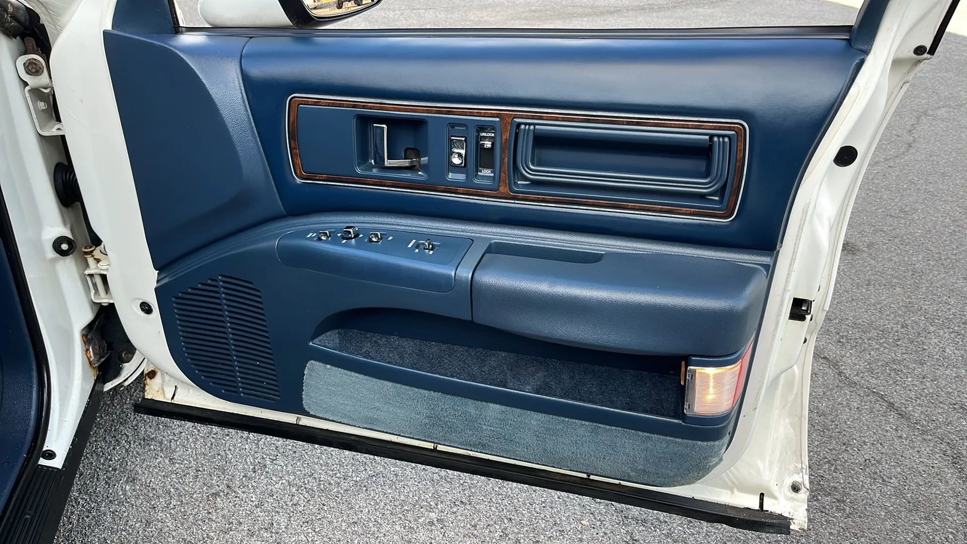 Used 1992 Buick Roadmaster Limited image 40