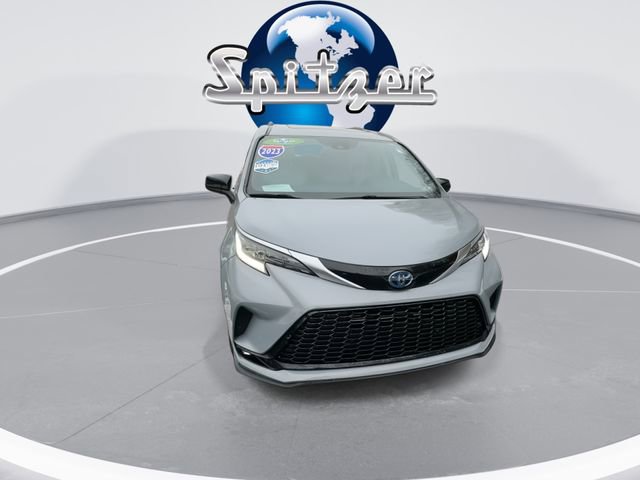 Used 2023 Toyota Sienna XSE image 3