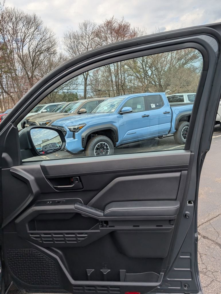 Certified 2024 Toyota Tacoma SR5 AWD/4WD image 18