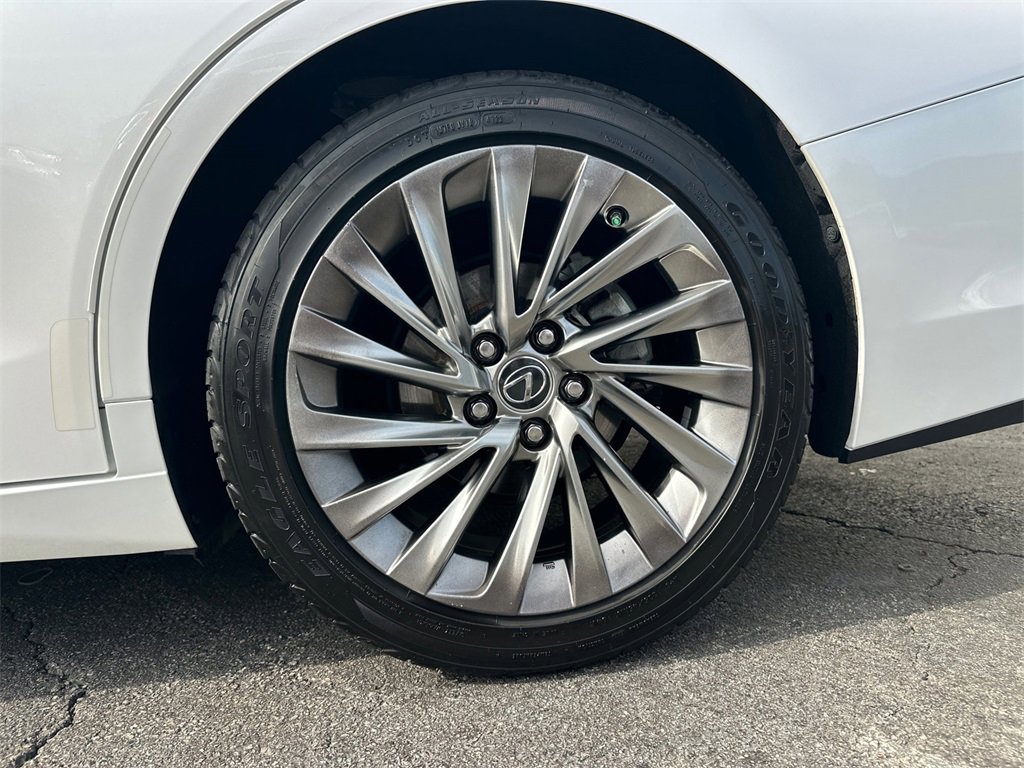 Used 2019 Lexus ES 350 Ultra Luxury w/ Accessory Package image 20