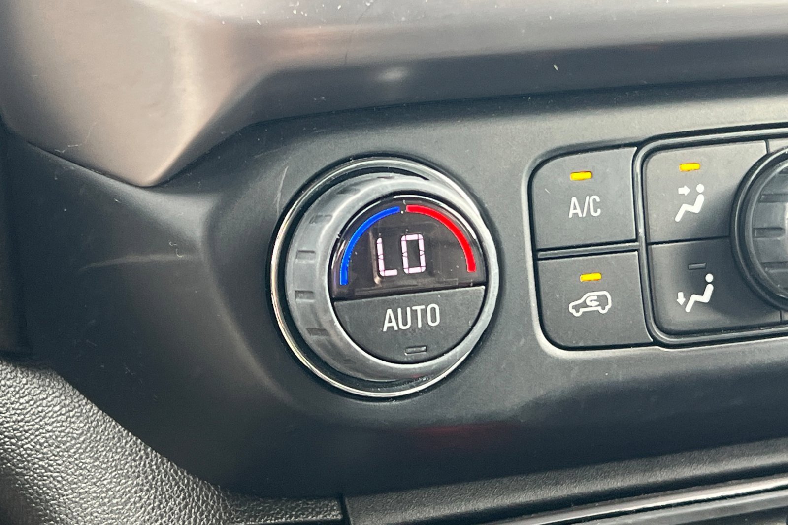 Used 2023 GMC Acadia AT4 w/ Technology Package image 29