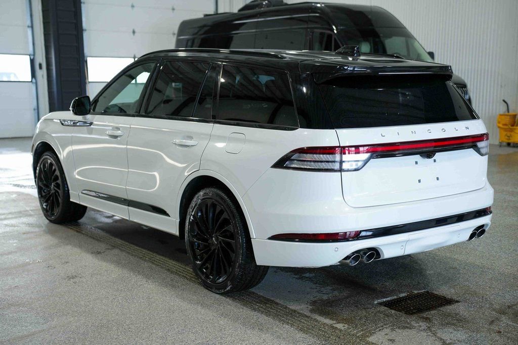 Used 2025 Lincoln Aviator Reserve w/ Jet Appearance Package image 7