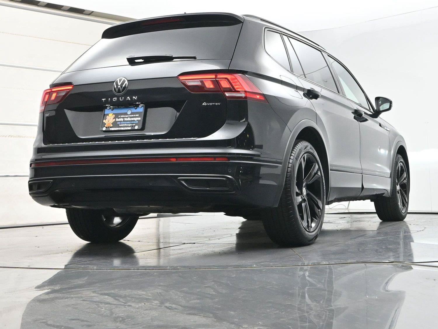 Used 2023 Volkswagen Tiguan SE R-Line AWD/4WD image 31