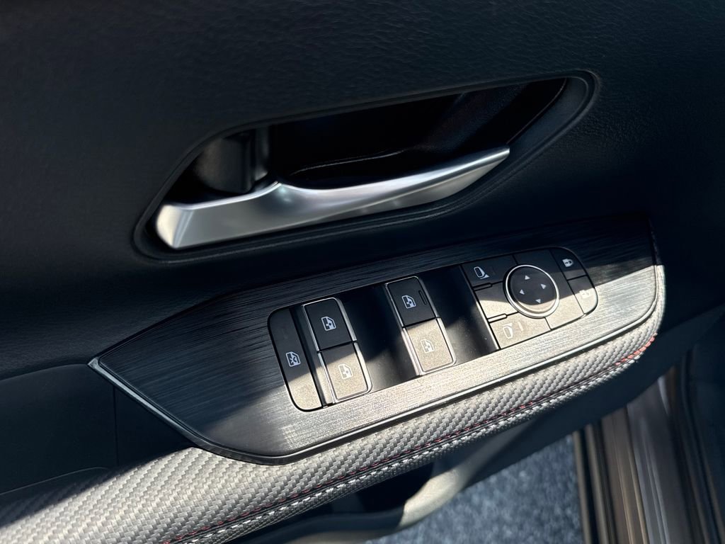 Certified 2025 Nissan Kicks SR image 13