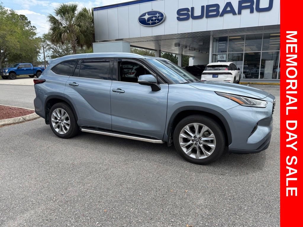 Used 2024 Toyota Highlander Limited FWD image 1