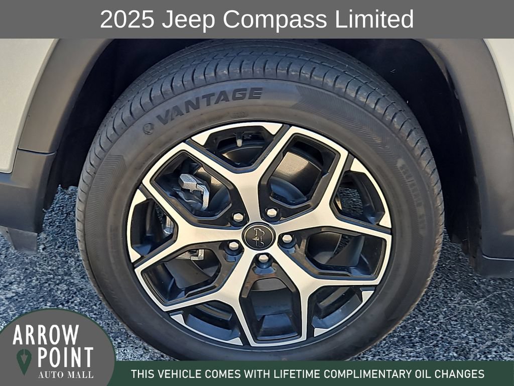 Used 2025 Jeep Compass Limited AWD/4WD image 16