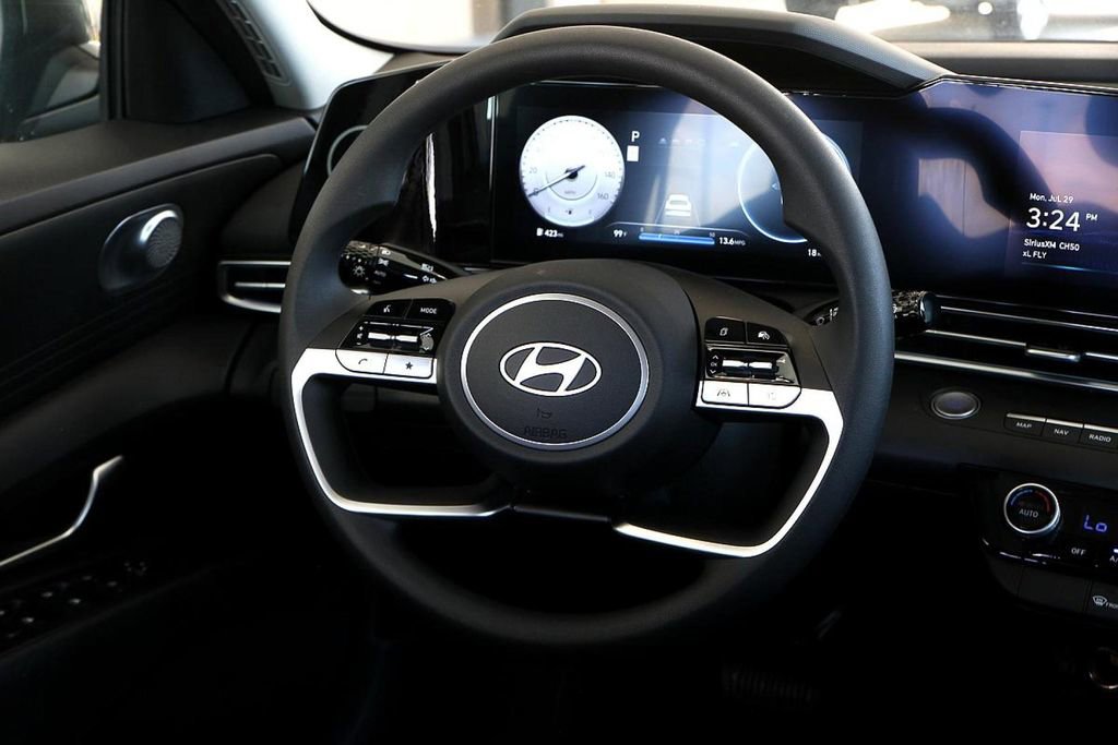 Used 2024 Hyundai Elantra SEL image 24