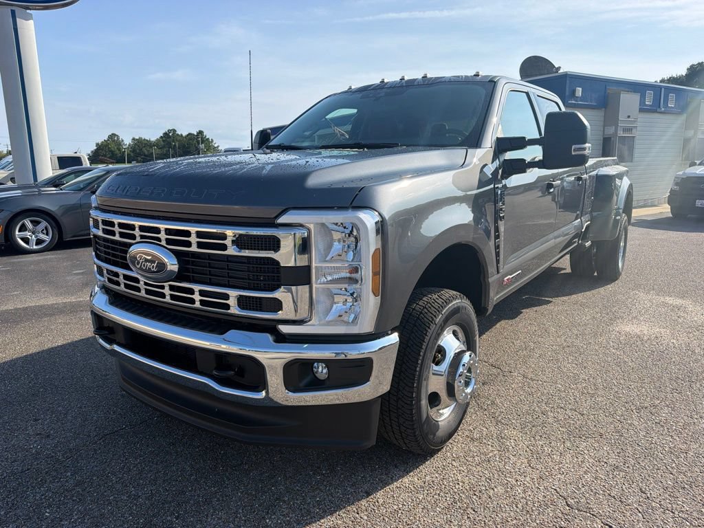 New 2026 Ford F350 XLT w/ FX4 Off-Road Package