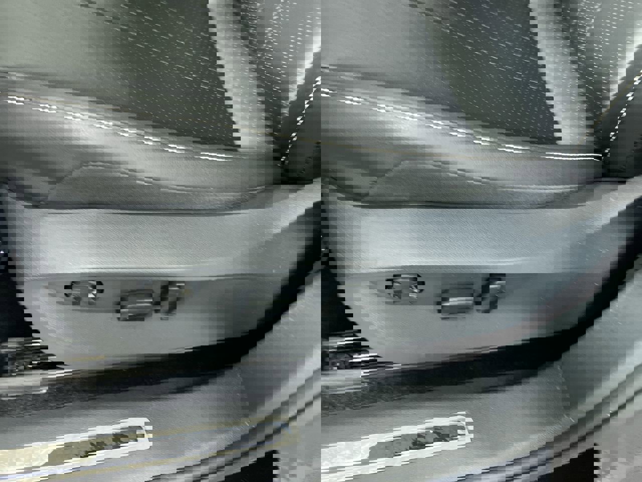 Used 2022 Volkswagen Tiguan SE R-Line image 15